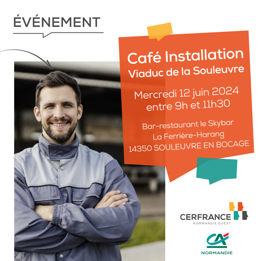 jeune homme souriant devant un bâtiment d'élevage