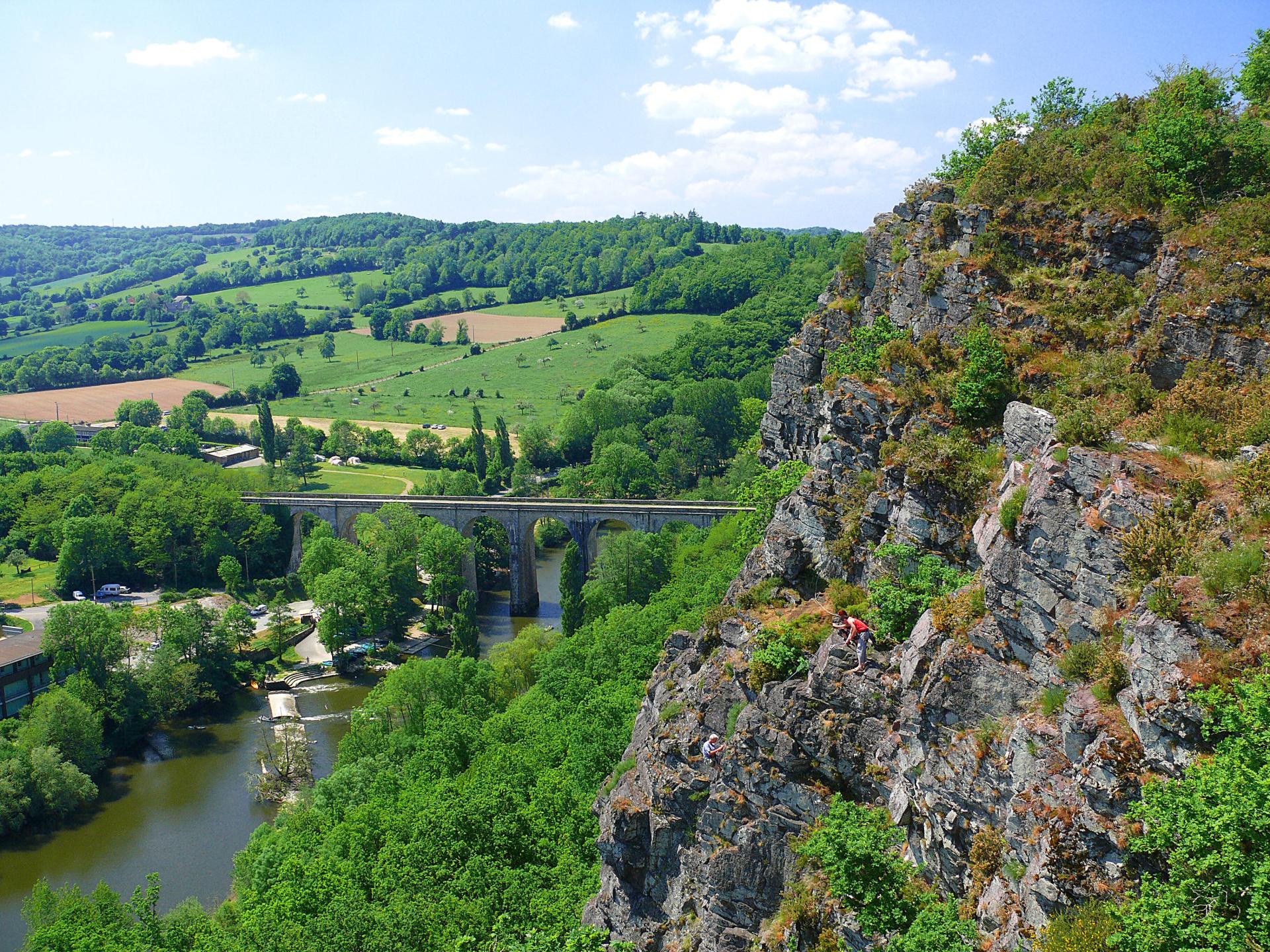 Flanc de montagne proche de l'agence comptable de Cerfrance à Le Hom